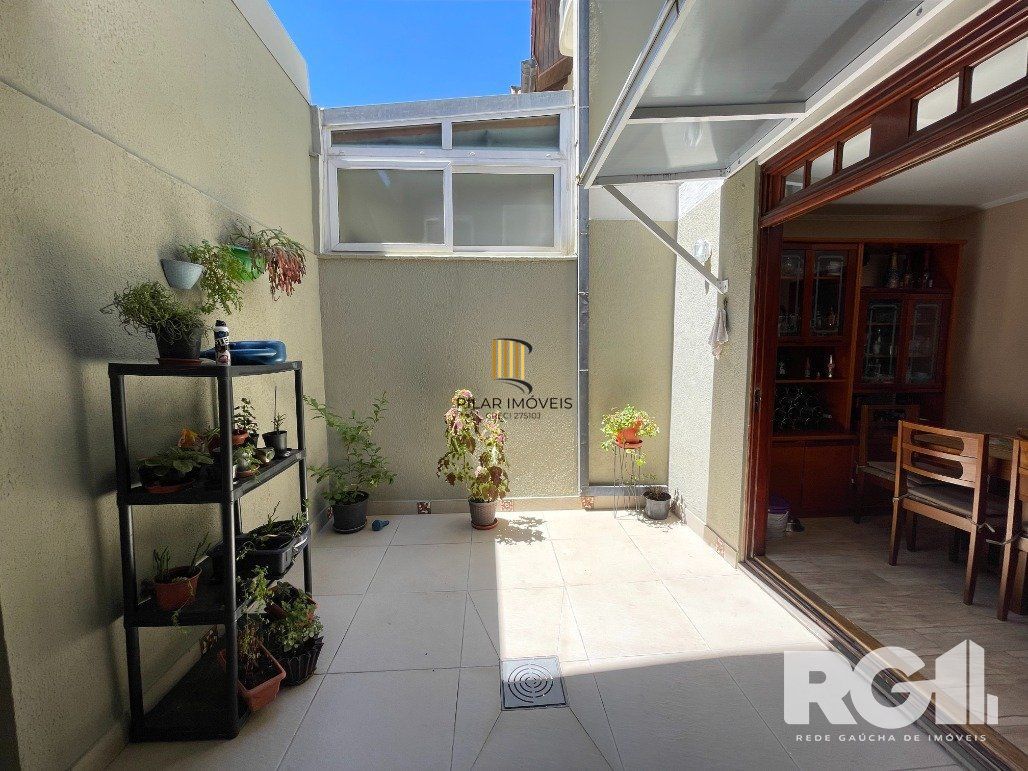 Casa 4D em condomínio na zona sul!