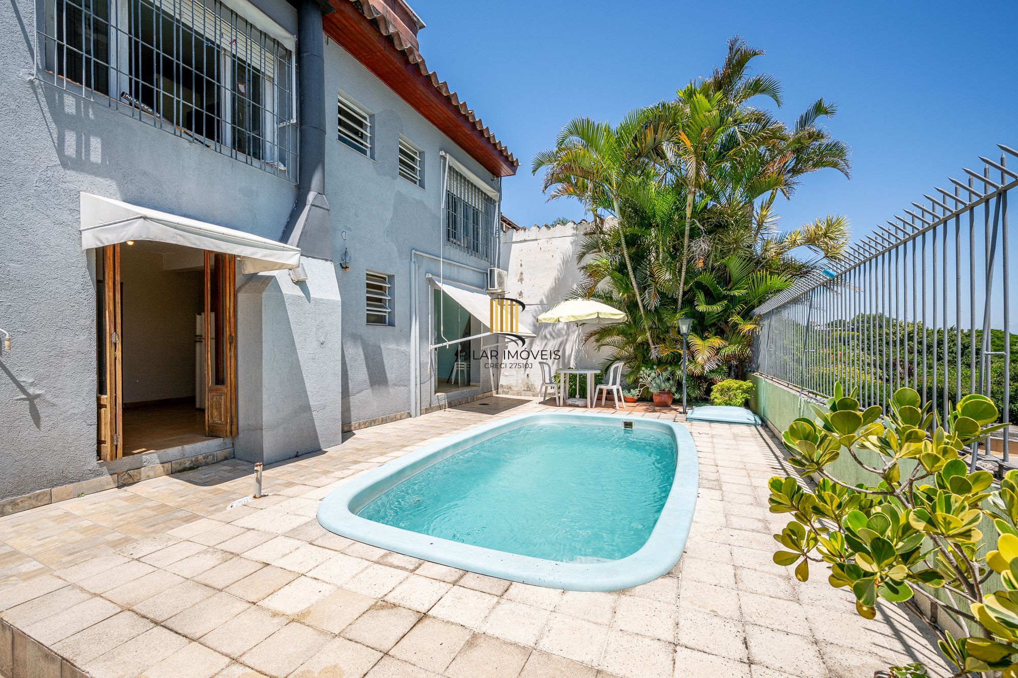 Casa 3 dormitórios no bairro Medianeira