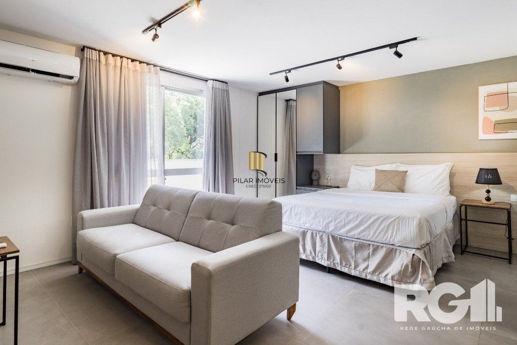 Studio localizado na Rua Duque de Caxias, Centro Histórico de Porto Alegre, uma das ruas mais charmosas e antigas de Porto Alegre, próximo da Santa Casa, UFRGS Catedral, Palácio Piratini.