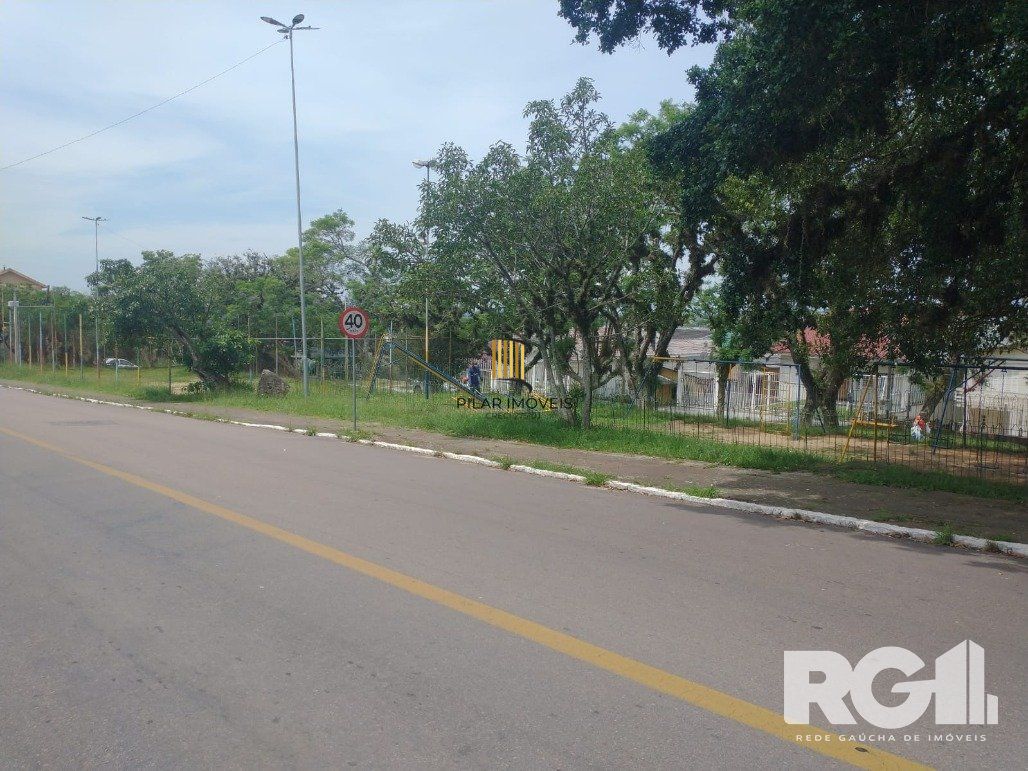 Linda Residência com cinco dormitórios no centro da cidade de Viamão/RS