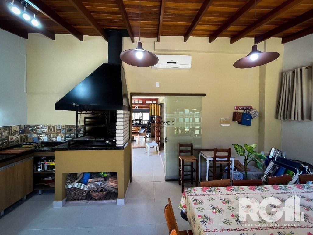 Casa 4D em condomínio na zona sul!