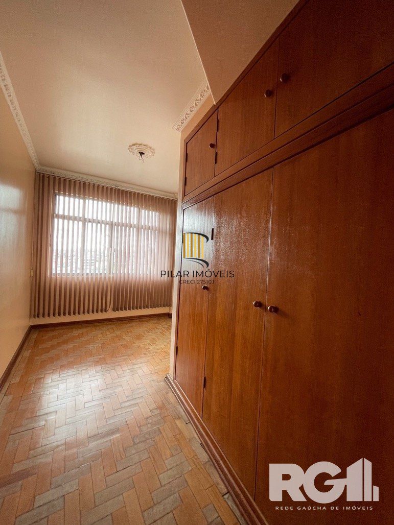 303m2 Apartamento com 5 dormitórios no centro da capital.