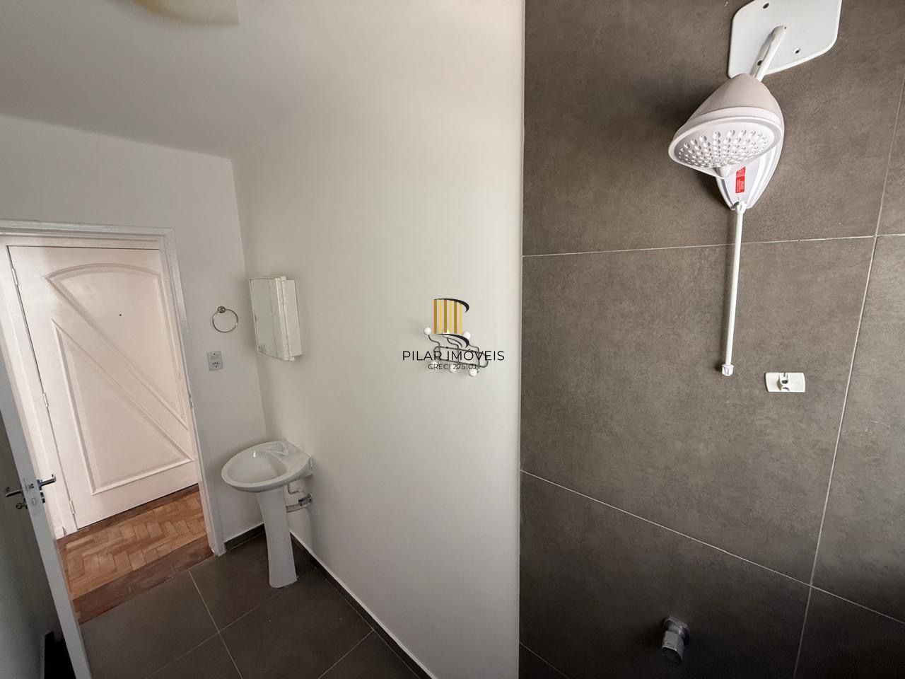 Apartamento com ótima localização no bairro Menino Deus