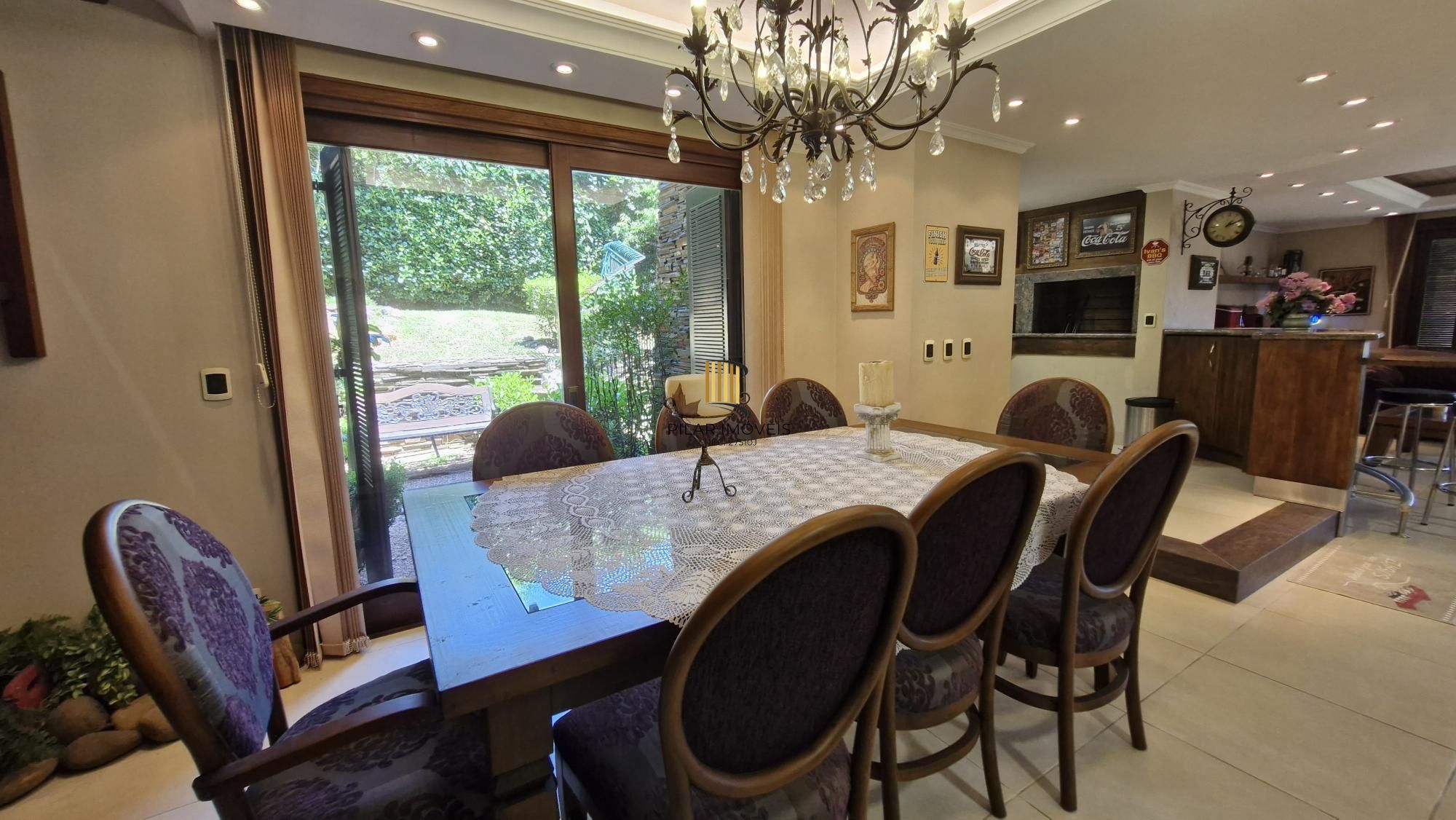 Residência de alto padrão no CONDOMÍNIO HORIZONTAL JARDIM DO SOL na zona sul de Porto Alegre