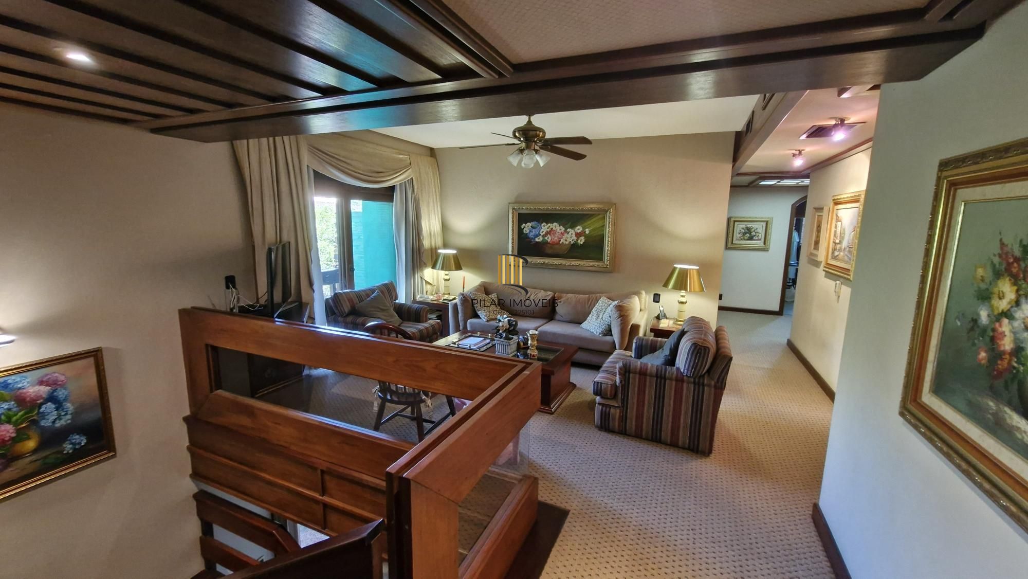 Residência de alto padrão no CONDOMÍNIO HORIZONTAL JARDIM DO SOL na zona sul de Porto Alegre