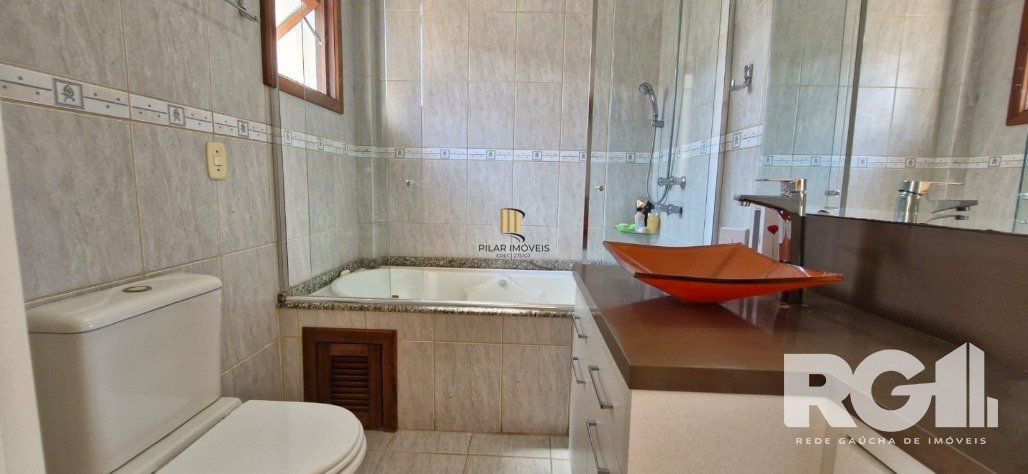 Sobrado com três dormitórios no Condoínio Residência Jardim Verde Ipanema.