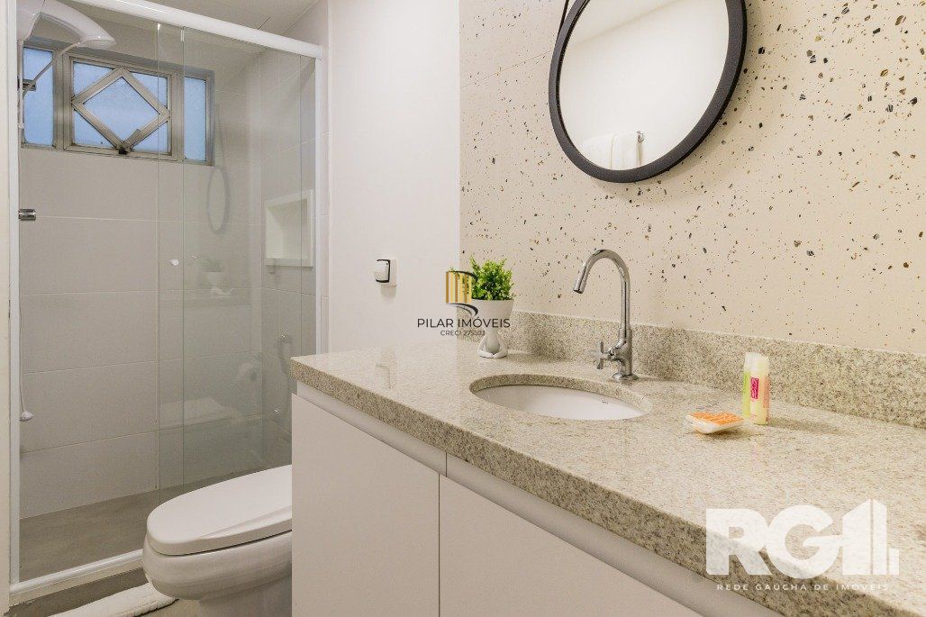 Apartamento no  Duque Center, localizado na Rua Duque de Caxias, Centro Histórico de Porto Alegre, uma das ruas mais charmosas e antigas de Porto Alegre,