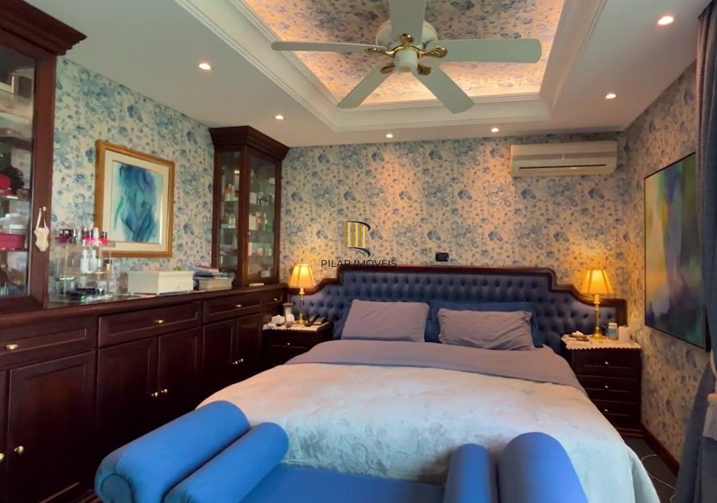 Residência de alto padrão no CONDOMÍNIO HORIZONTAL JARDIM DO SOL na zona sul de Porto Alegre