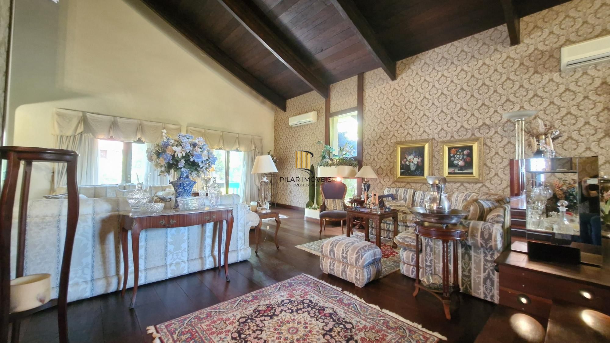 Residência de alto padrão no CONDOMÍNIO HORIZONTAL JARDIM DO SOL na zona sul de Porto Alegre