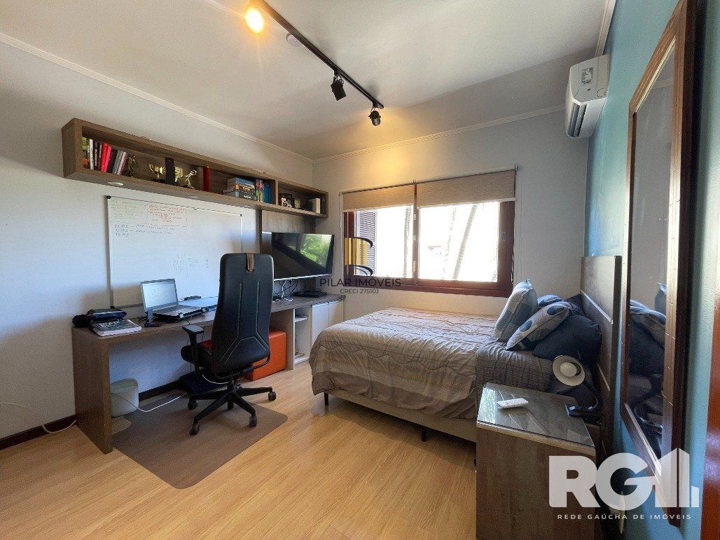 Casa 4D em condomínio na zona sul!