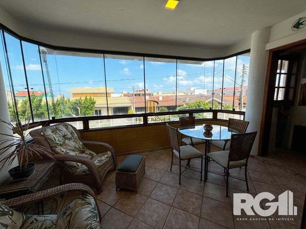 Excelente Apartamento de três Dormitórios em Xangrilá/RS   uma quadra mar