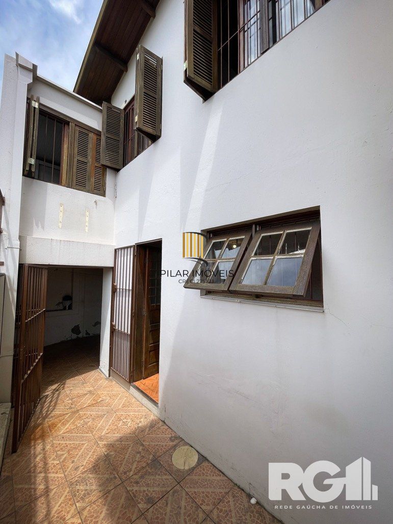 Casa 4 dormitórios no bairro Santo Antônio