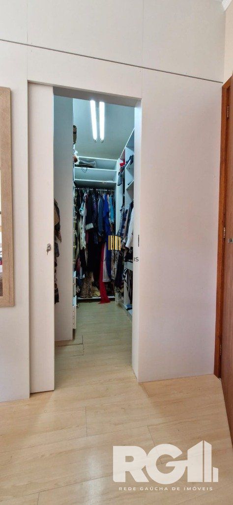 Sobrado com três dormitórios no Condoínio Residência Jardim Verde Ipanema.