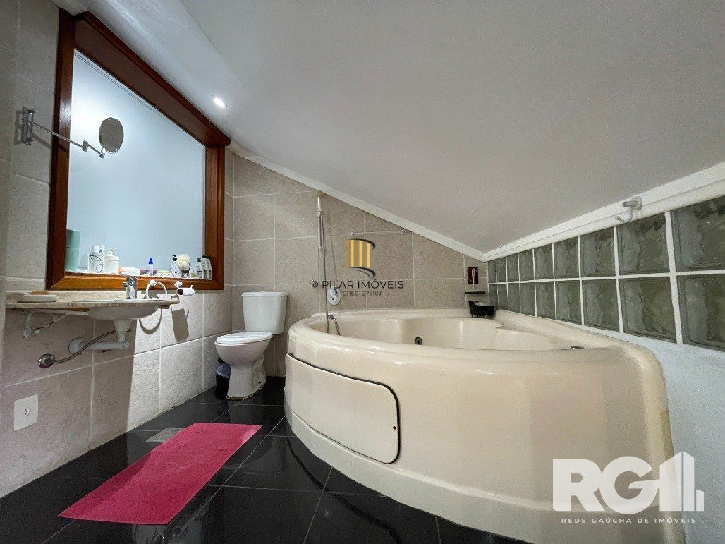 Casa 4D em condomínio na zona sul!