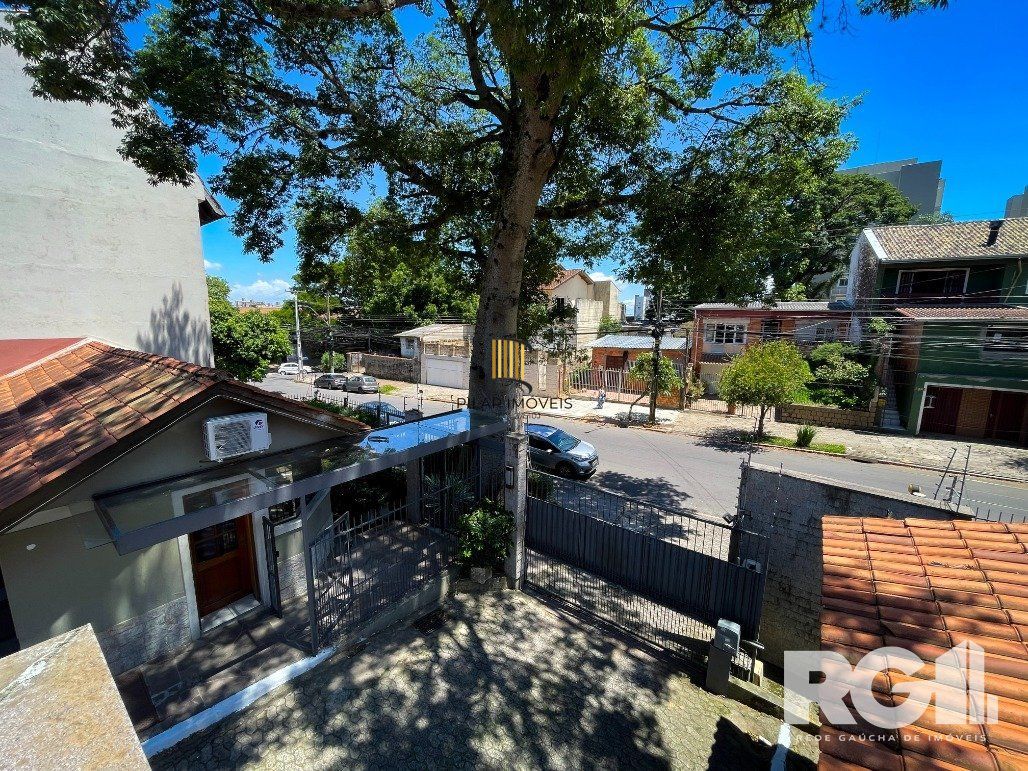 Casa 4D em condomínio na zona sul!