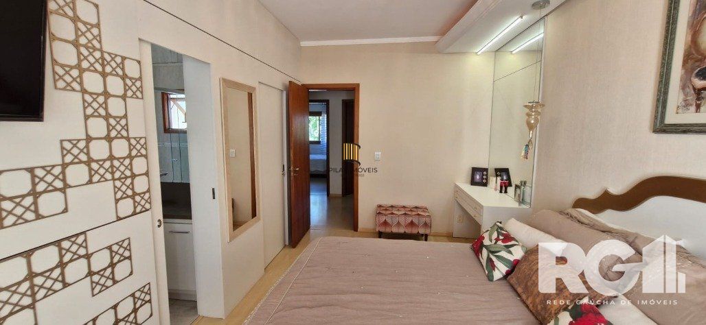 Sobrado com três dormitórios no Condoínio Residência Jardim Verde Ipanema.