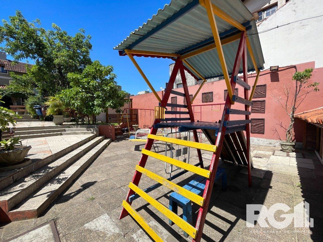 Casa 4D em condomínio na zona sul!