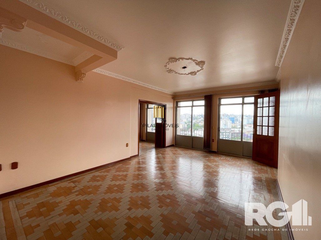 303m2 Apartamento com 5 dormitórios no centro da capital.