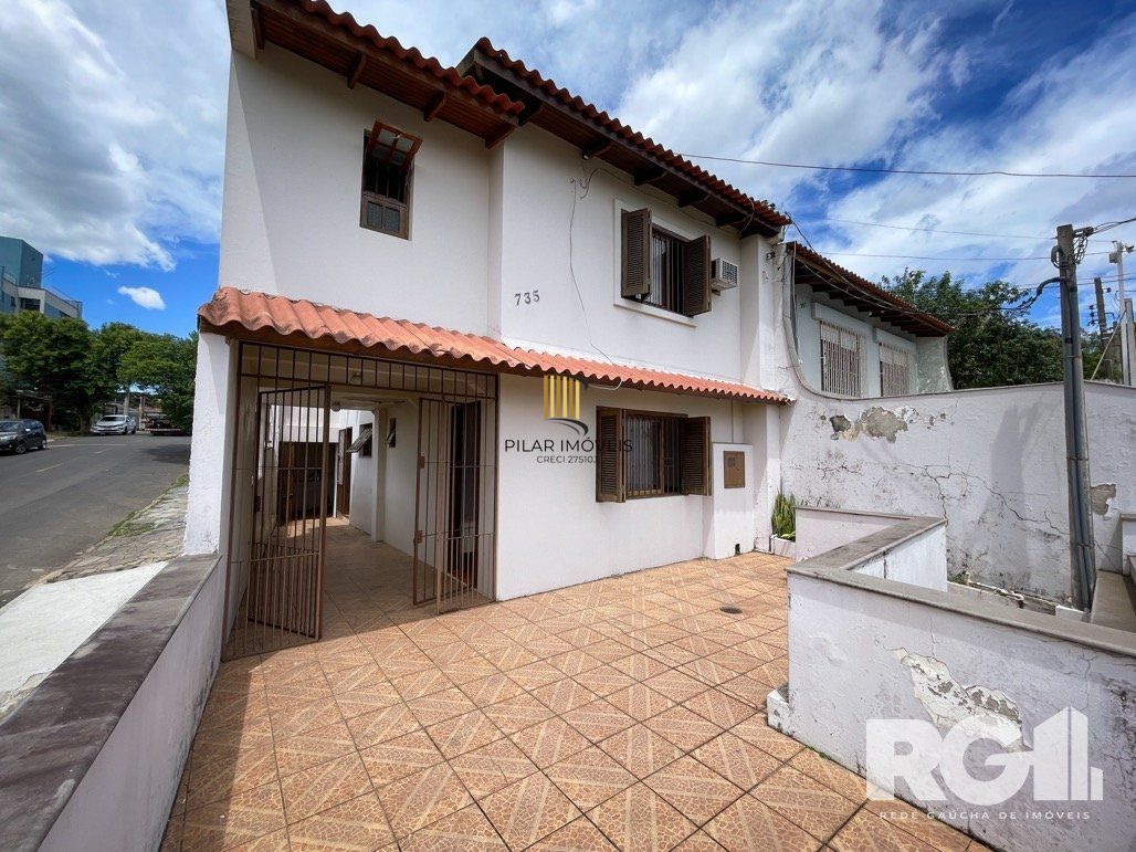Casa 4 dormitórios no bairro Santo Antônio