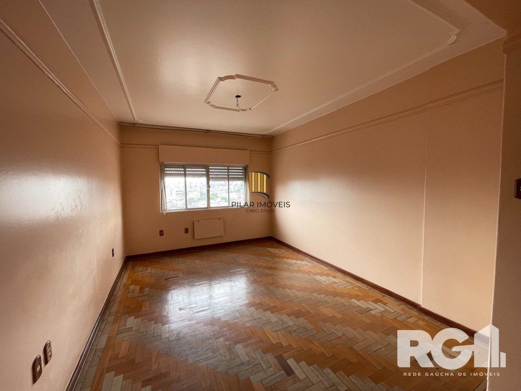 303m2 Apartamento com 5 dormitórios no centro da capital.