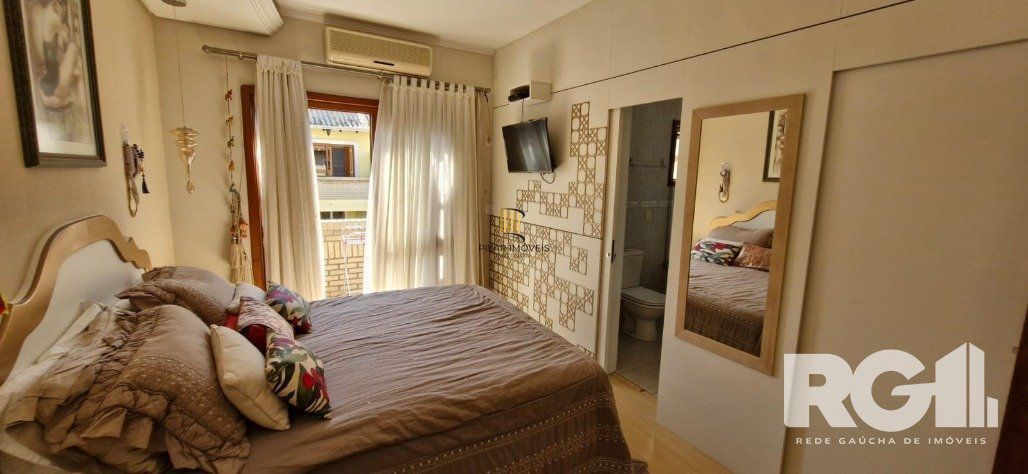 Sobrado com três dormitórios no Condoínio Residência Jardim Verde Ipanema.