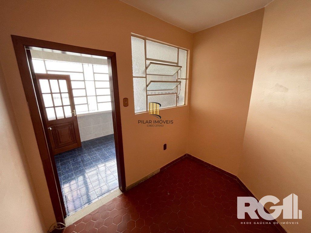 303m2 Apartamento com 5 dormitórios no centro da capital.