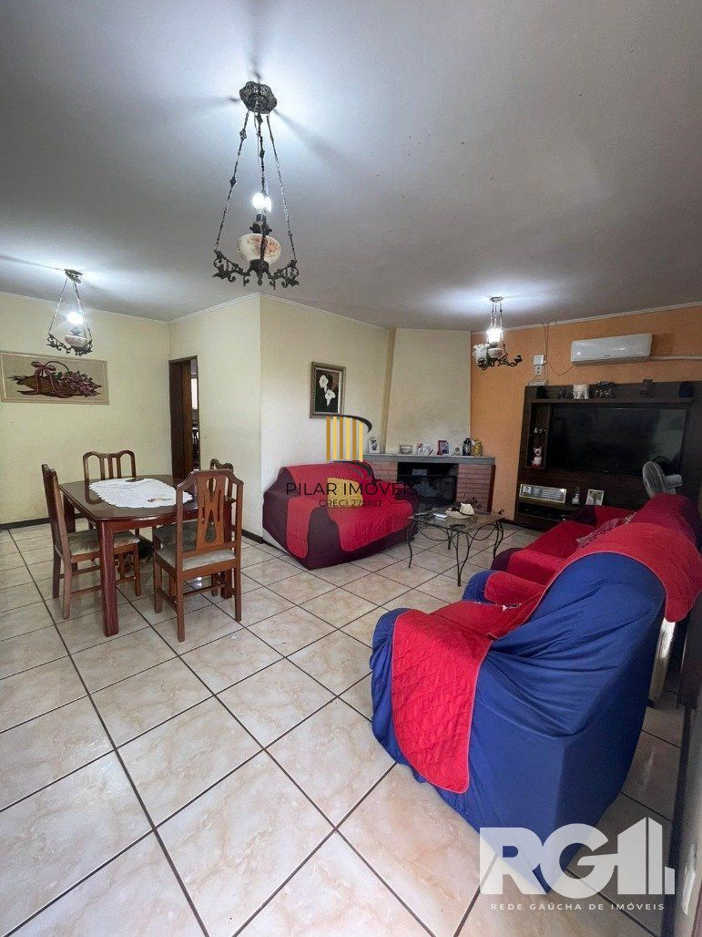Linda Casa com cinco dormitórios na Vila Nova