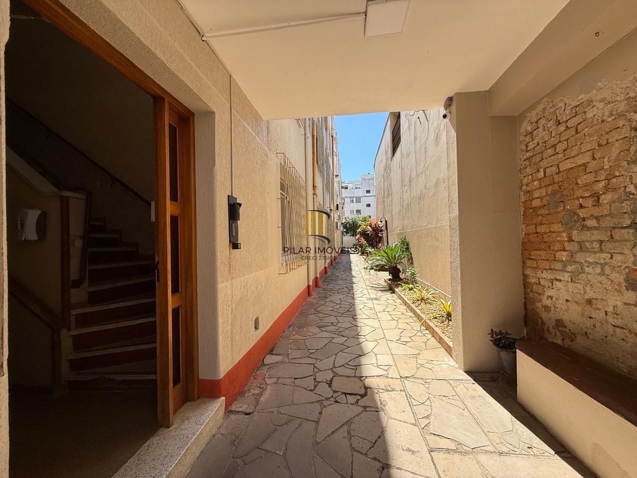 Apartamento com ótima localização no bairro Menino Deus