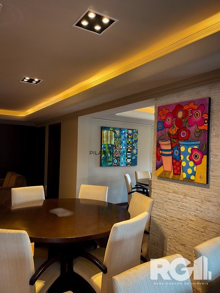 Apartamento com fino acabamento. edifício com elevador panorâmico com 1 apartamento por andar , com fácil acesso a BR116.