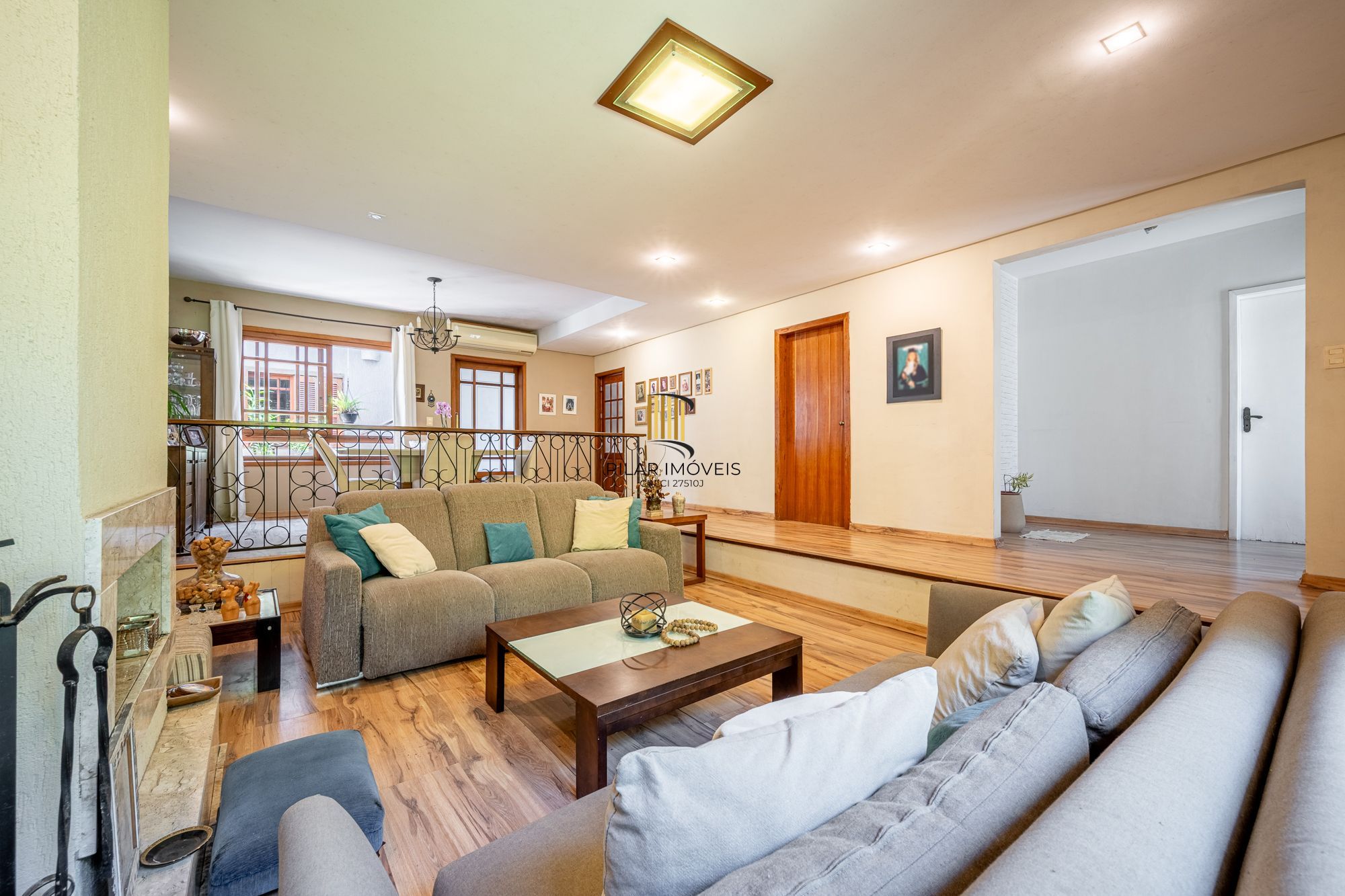 Casa 3 dormitórios no bairro Medianeira