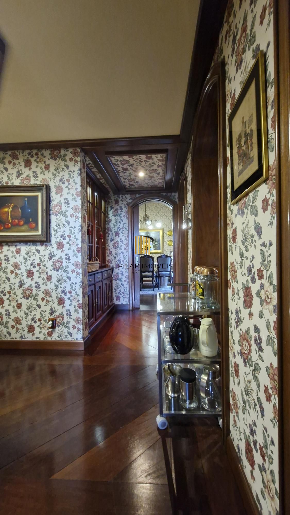 Residência de alto padrão no CONDOMÍNIO HORIZONTAL JARDIM DO SOL na zona sul de Porto Alegre