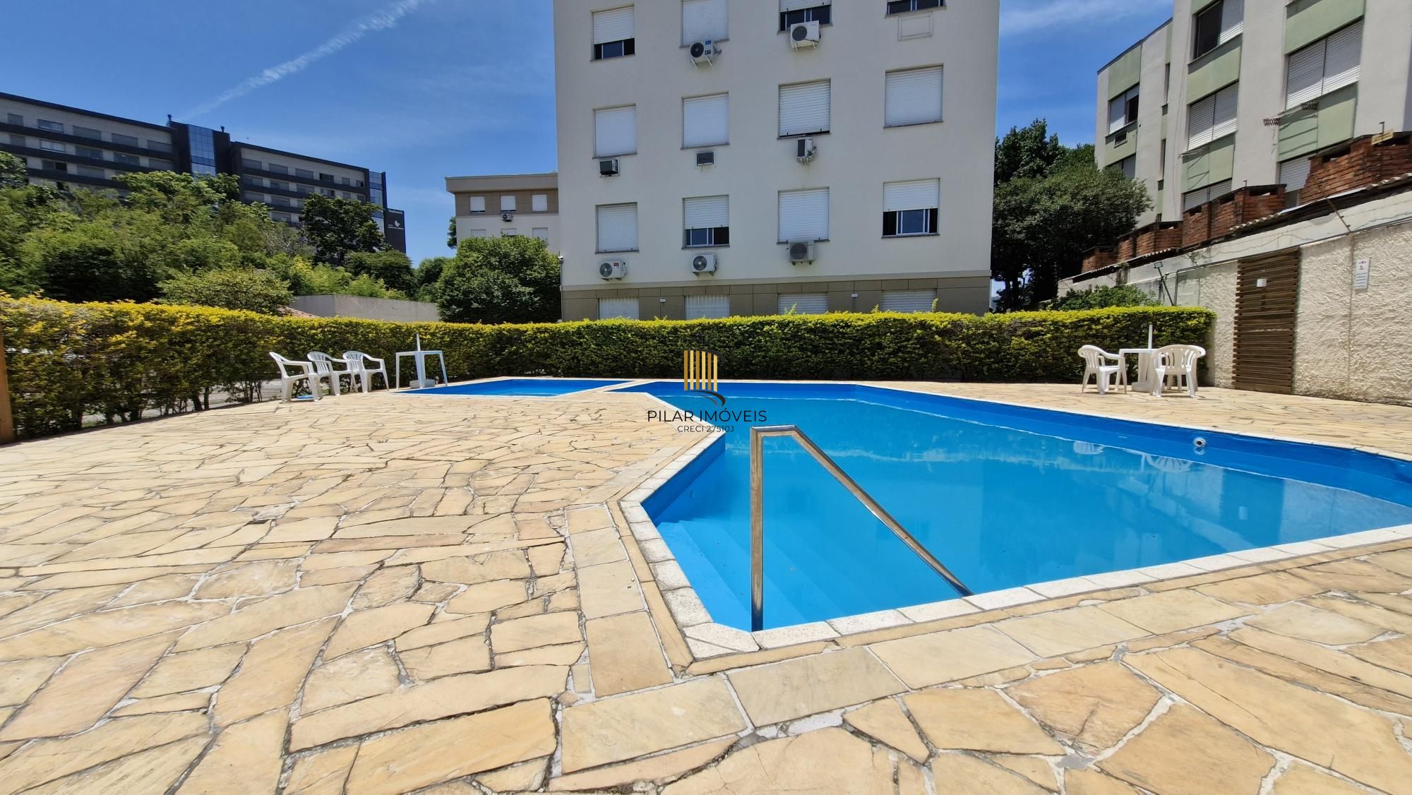 Excelente Apartamento de dois Dormitórios perto do Bourbon Aparício Borges.