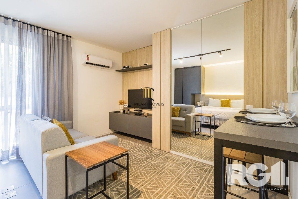 Studio localizado no Centro Histórico de Porto Alegre, uma das ruas mais charmosas e antigas de Porto Alegre.