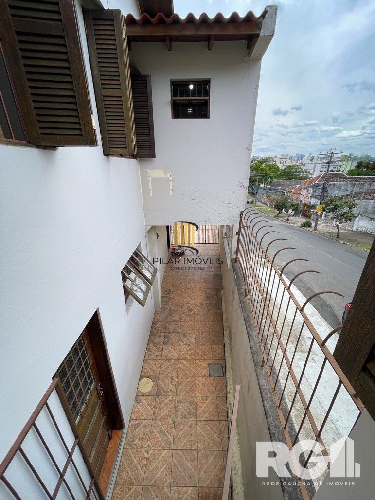 Casa 4 dormitórios no bairro Santo Antônio