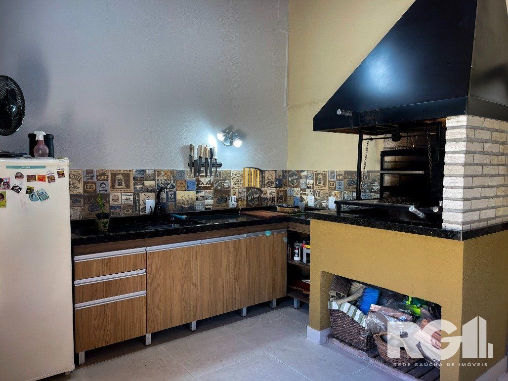 Casa 4D em condomínio na zona sul!
