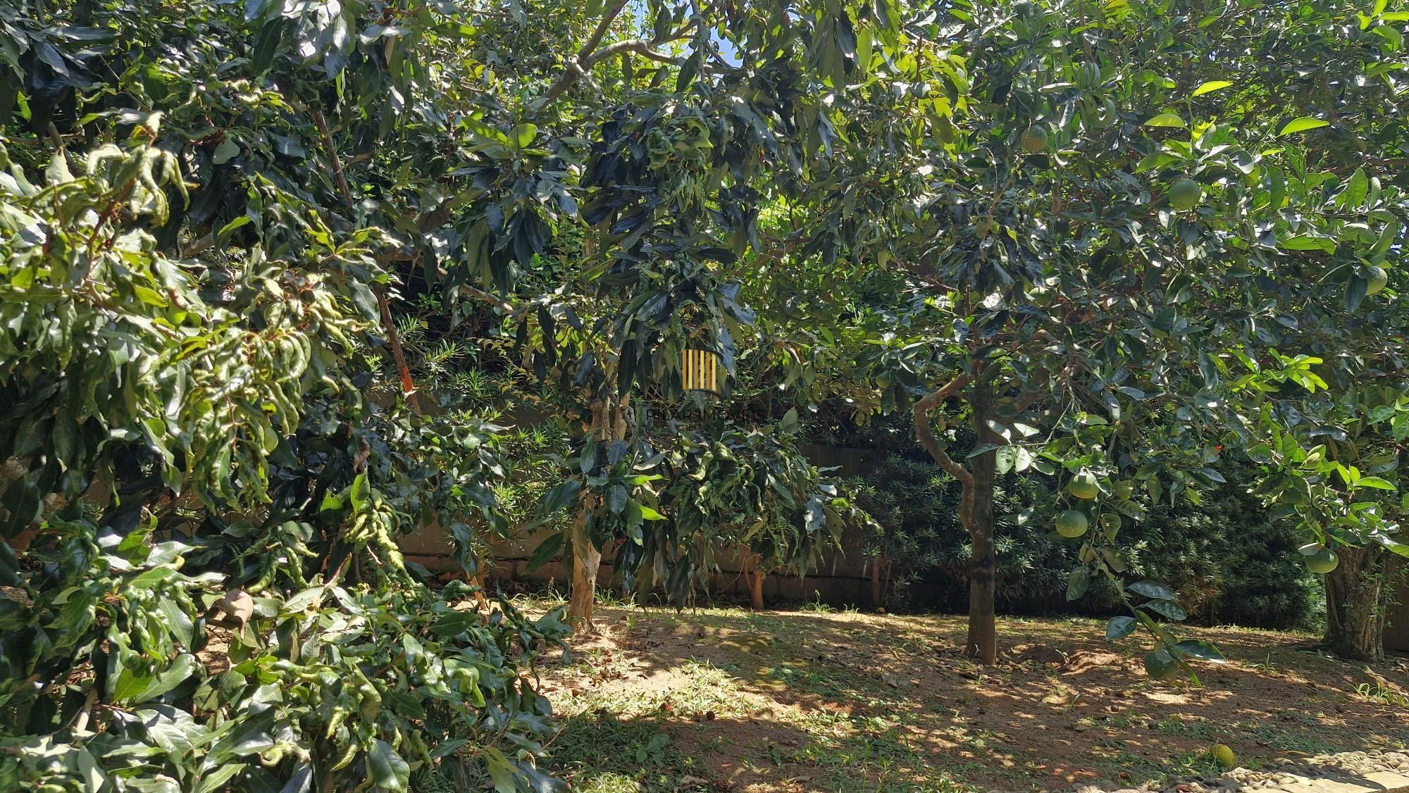 Residência de alto padrão no CONDOMÍNIO HORIZONTAL JARDIM DO SOL na zona sul de Porto Alegre