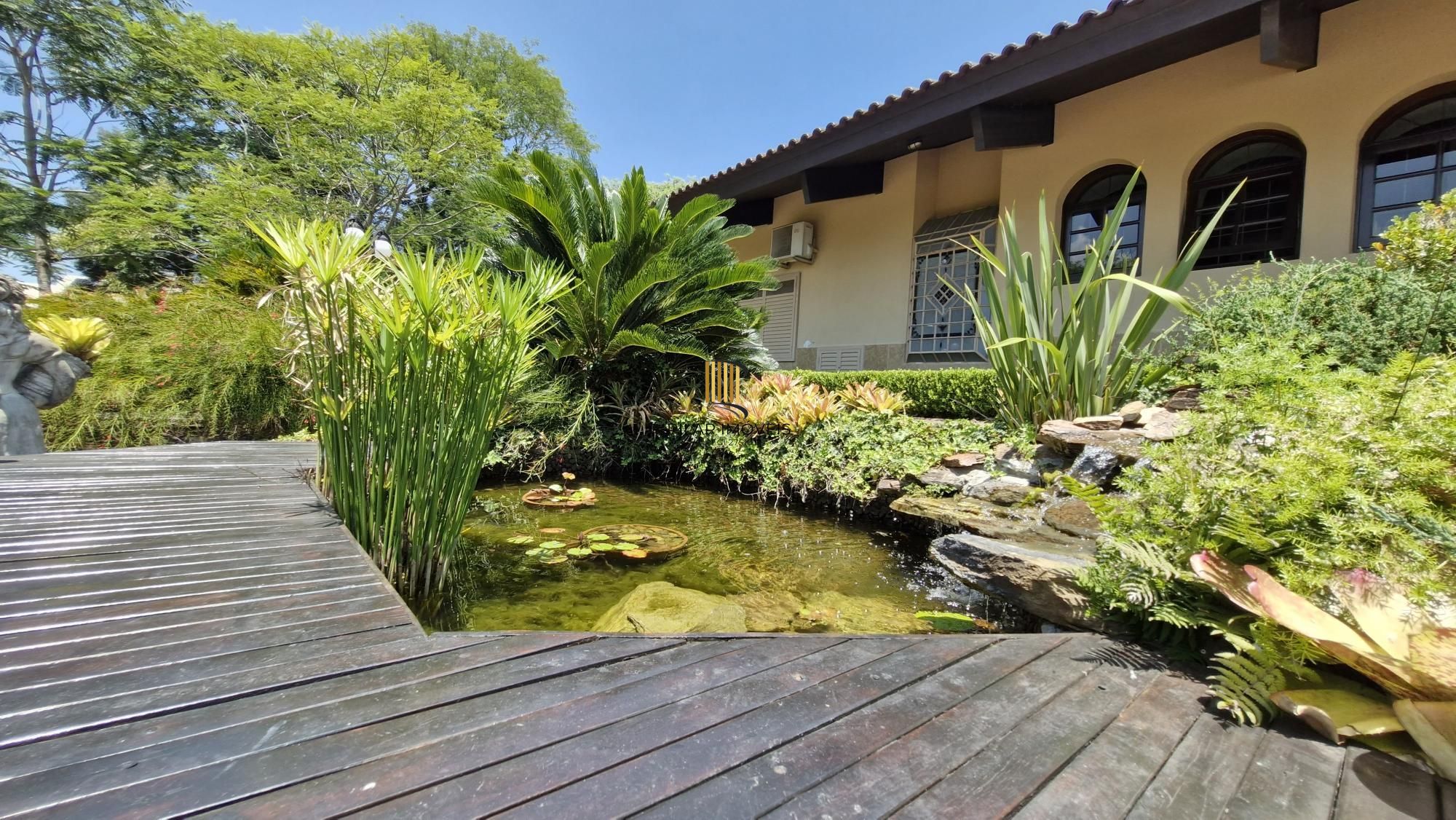 Residência de alto padrão no CONDOMÍNIO HORIZONTAL JARDIM DO SOL na zona sul de Porto Alegre