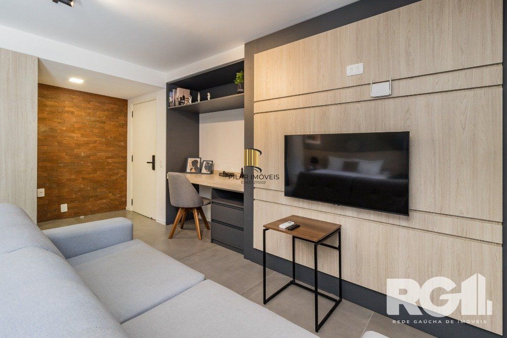 Studio localizado na Rua Duque de Caxias, Centro Histórico de Porto Alegre, uma das ruas mais charmosas e antigas de Porto Alegre, próximo da Santa Casa, UFRGS Catedral, Palácio Piratini.