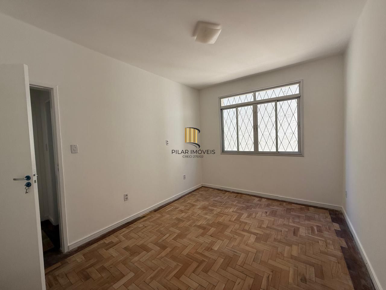 Apartamento com ótima localização no bairro Menino Deus