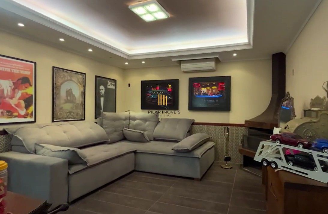 Residência de alto padrão no CONDOMÍNIO HORIZONTAL JARDIM DO SOL na zona sul de Porto Alegre