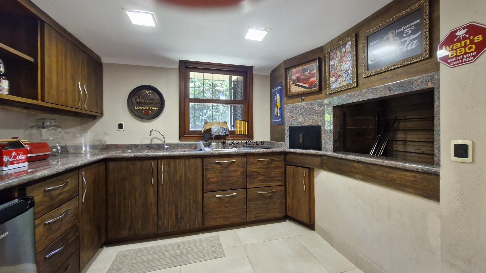 Residência de alto padrão no CONDOMÍNIO HORIZONTAL JARDIM DO SOL na zona sul de Porto Alegre