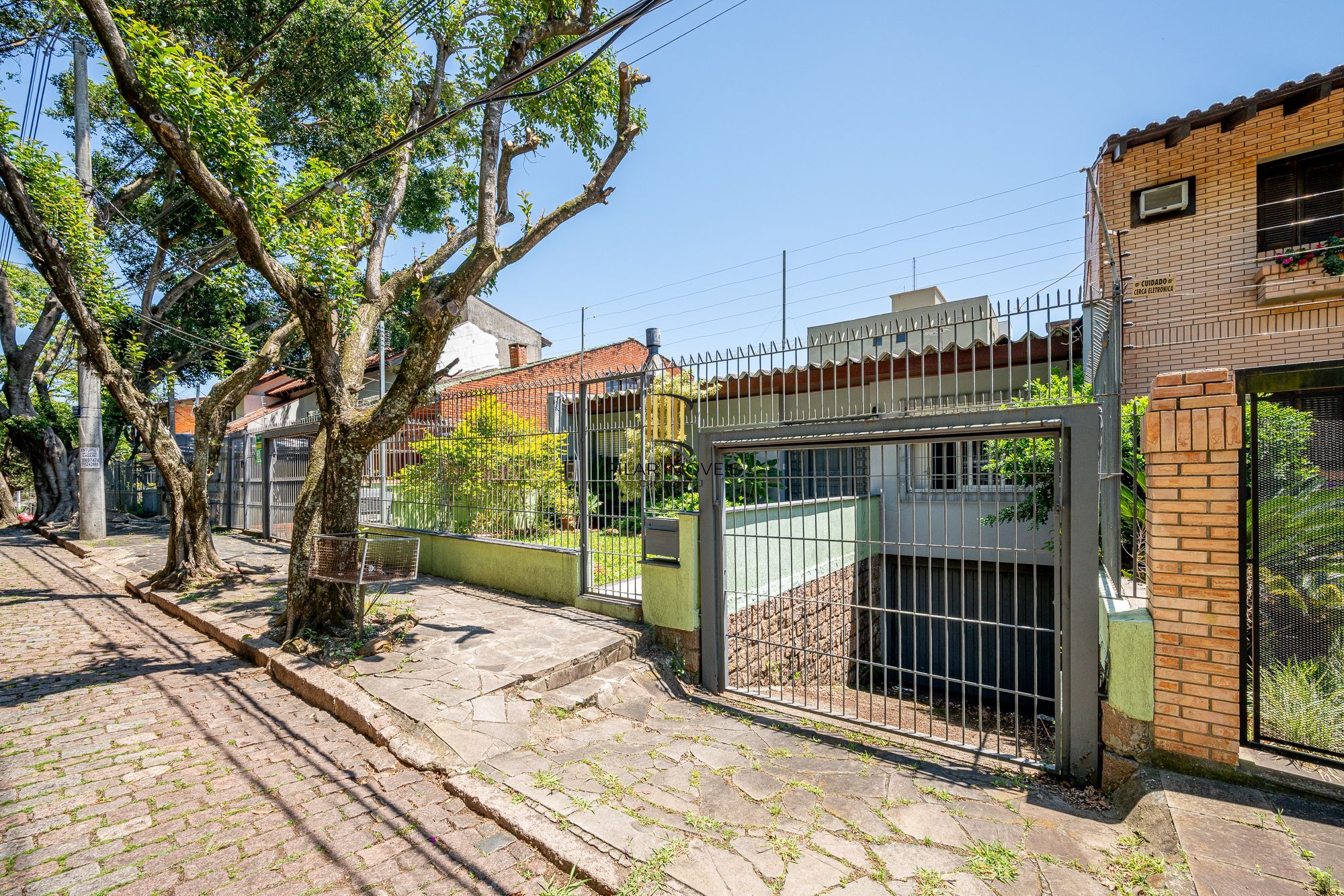 Casa 3 dormitórios no bairro Medianeira