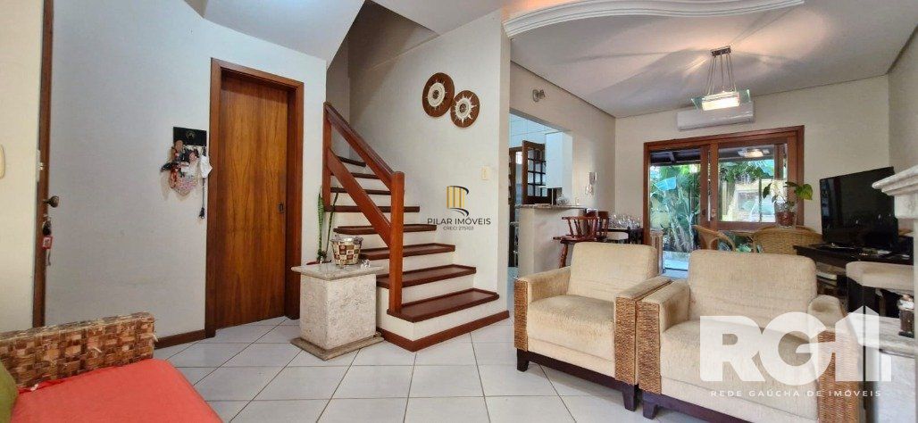 Sobrado com três dormitórios no Condoínio Residência Jardim Verde Ipanema.