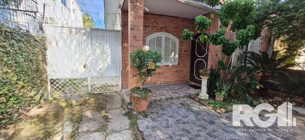 Ótima Residência de três dormitorios na Glória