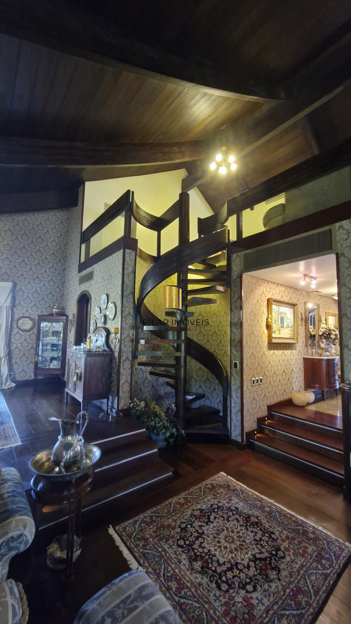 Residência de alto padrão no CONDOMÍNIO HORIZONTAL JARDIM DO SOL na zona sul de Porto Alegre