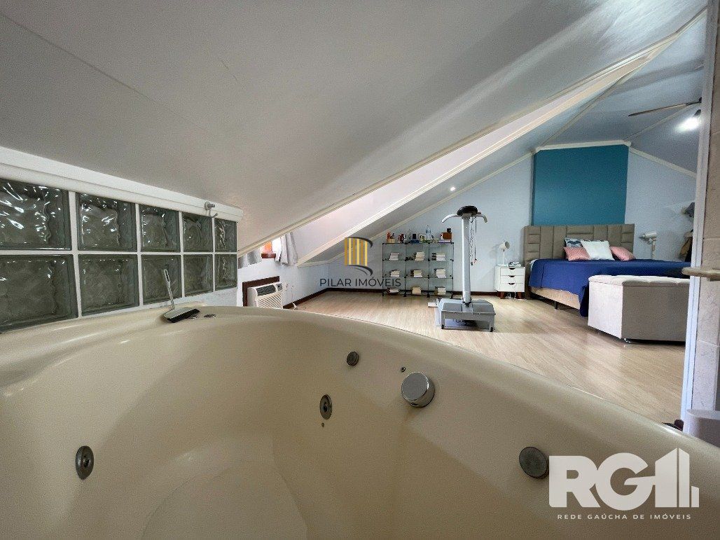 Casa 4D em condomínio na zona sul!
