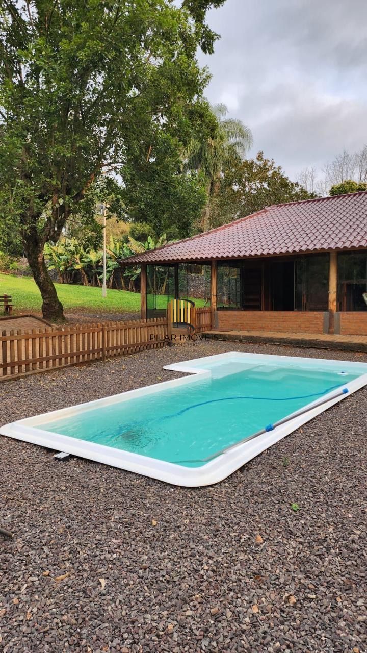Casa com 2 dormitórios, piscina em terreno totalmente arborizado. - Pilar Imóveis
