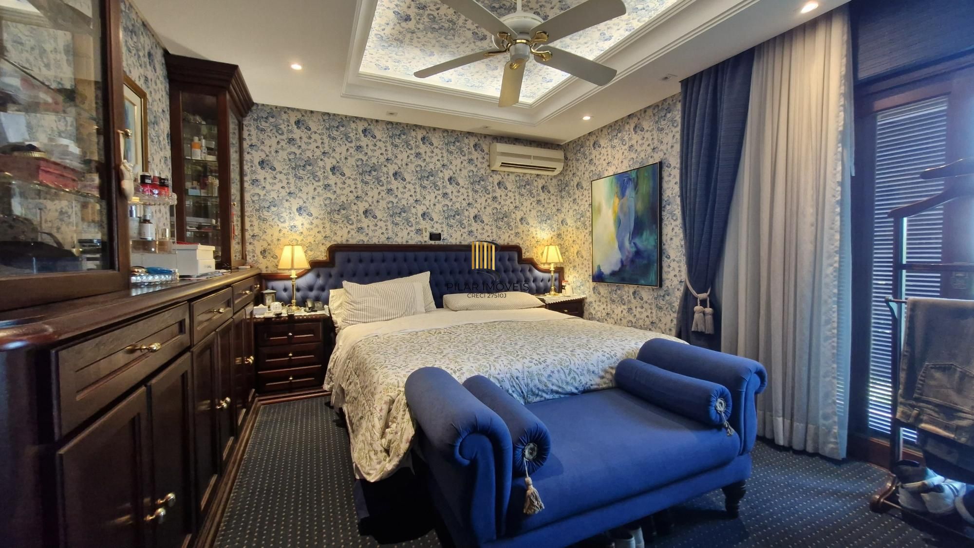 Residência de alto padrão no CONDOMÍNIO HORIZONTAL JARDIM DO SOL na zona sul de Porto Alegre