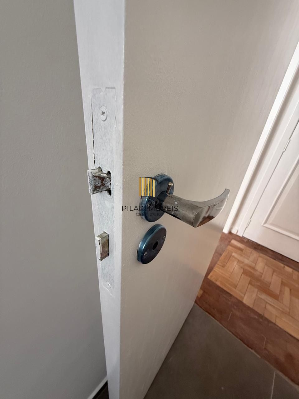 Apartamento com ótima localização no bairro Menino Deus