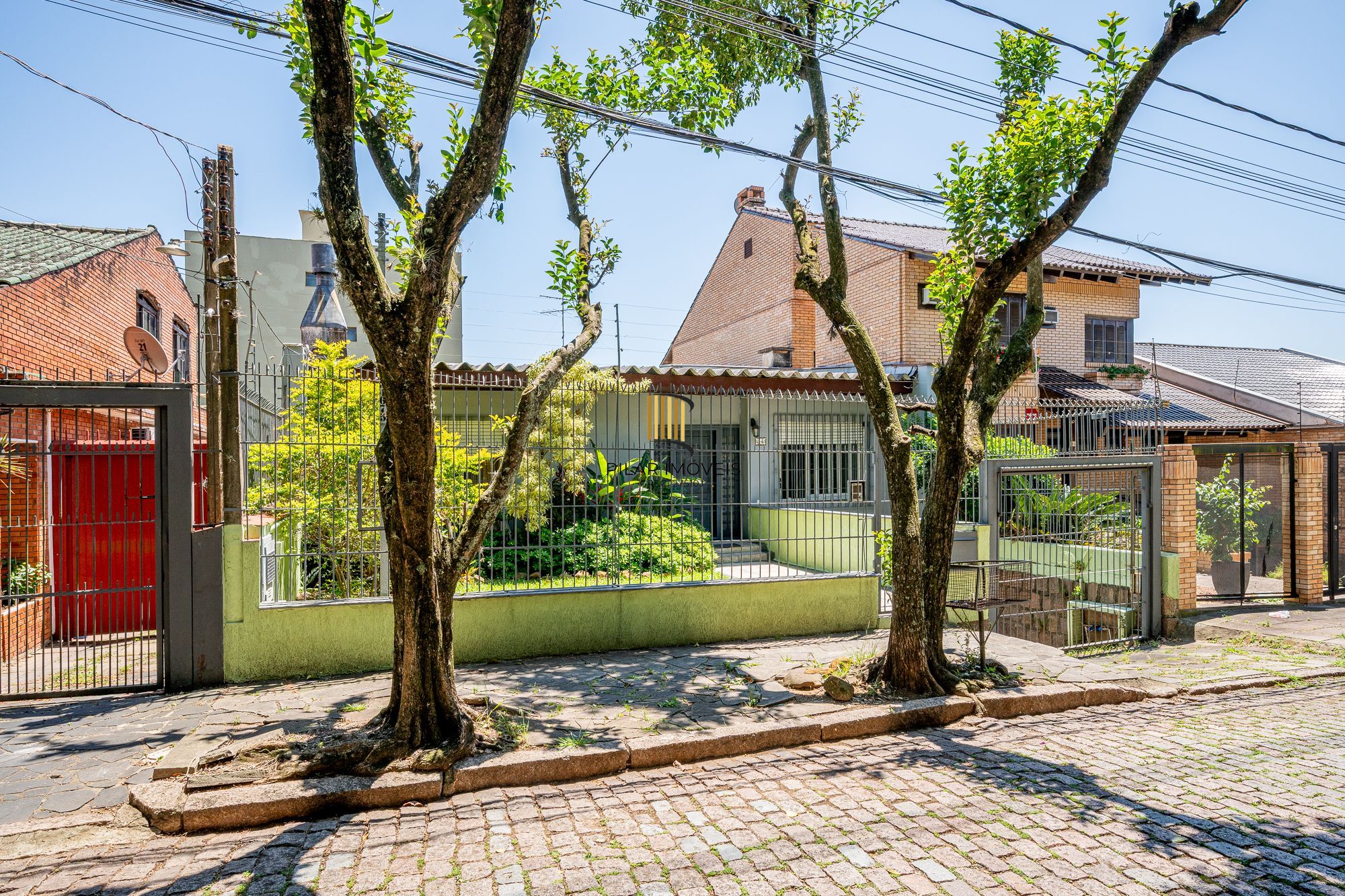 Casa 3 dormitórios no bairro Medianeira